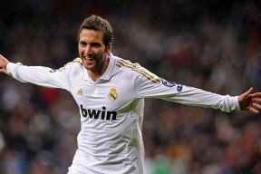 爱游戏官网-巴特勒60分钟激战曼联，蒂姆巅峰对决冠军悬念迭起